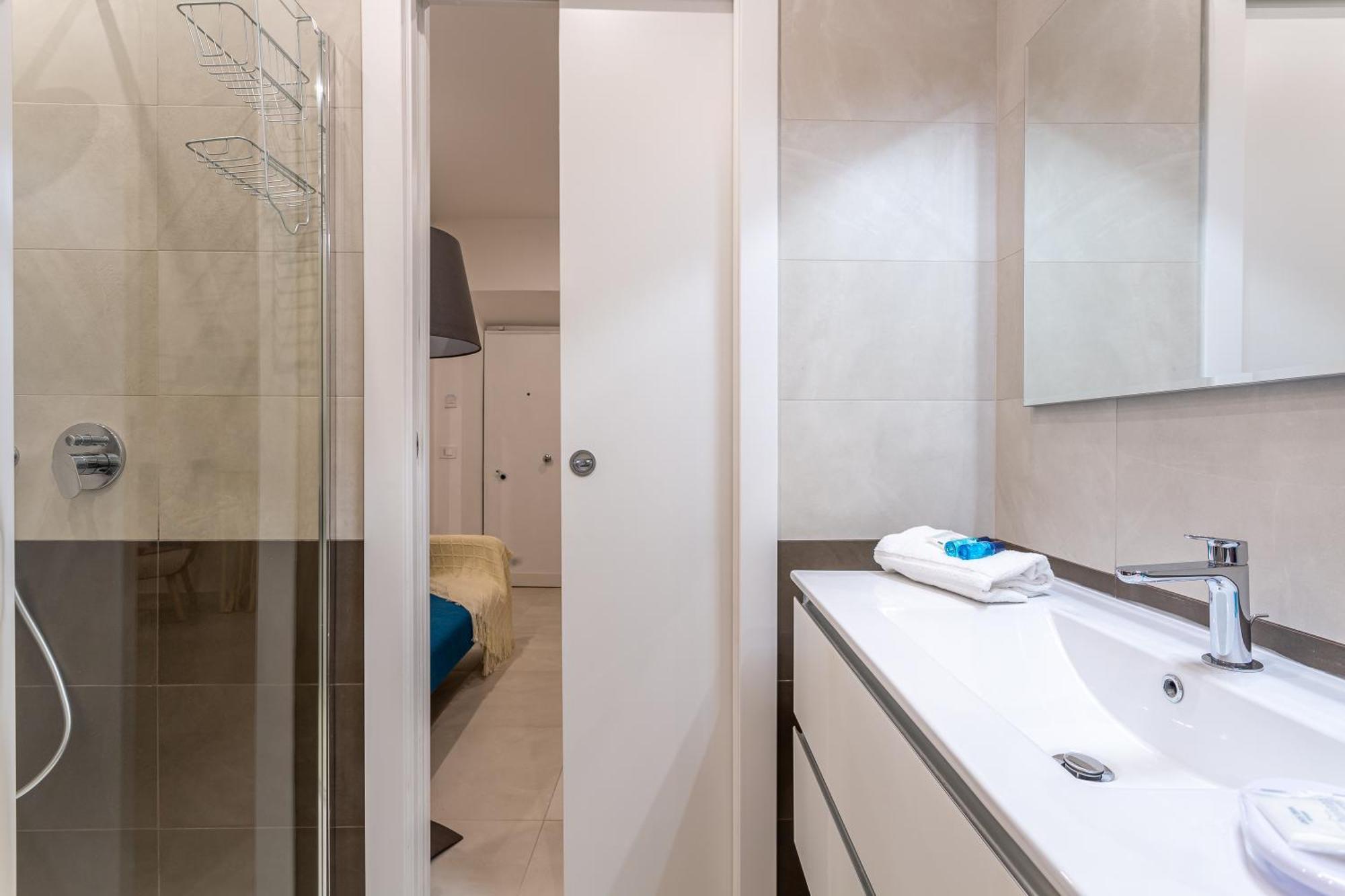 Apartment Iflat New Cozy Retreat Near The Colosseum Rom